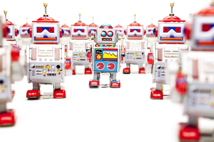 Foto robots de juguete de hojalata el elegido