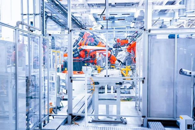 Robots en una planta automotriz