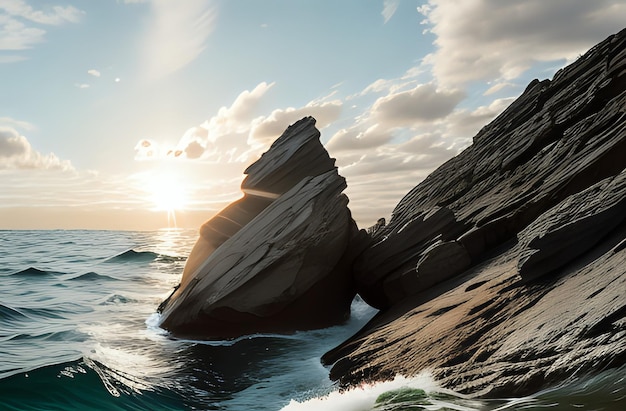 Roca contra el telón de fondo del mar y el cielo azul