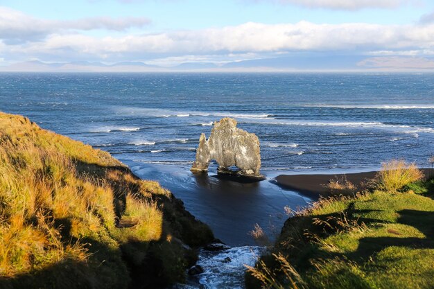 Roca Hvitserkur en Islandia