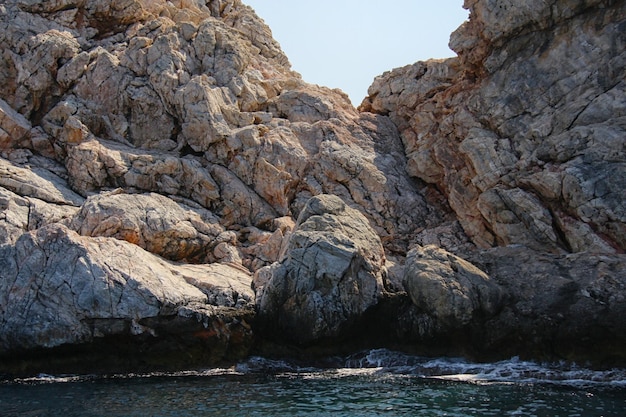 Roca y mar en Turquía