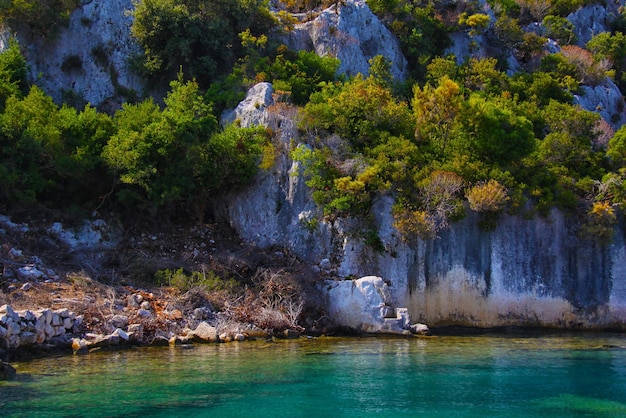 Roca y mar en Turquía