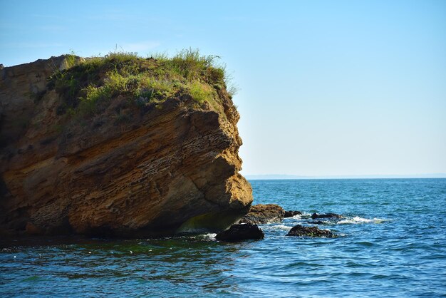 roca en el mar