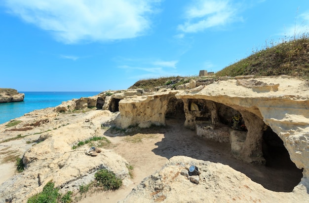 Roca Vecchia zona arqueológica mar costa Italia