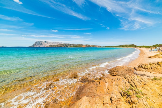 Rocas amarillas en Capo Coda Cavallo