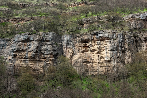 Rocas antiguas en forma de caras