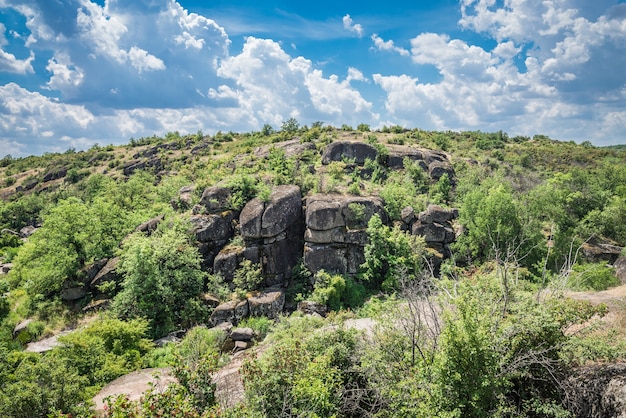 Rocas de Arbuzinka en el cañón de Actovo, Ucrania