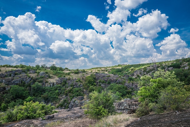 Rocas de Arbuzinka en el cañón de Actovo, Ucrania