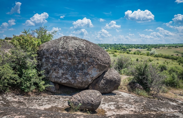 Rocas de Arbuzinka en el cañón de Actovo, Ucrania