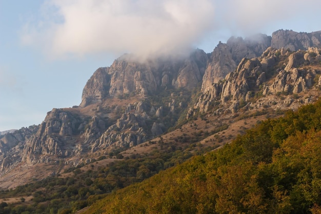 Rocas cerca de Demerdzhi Crimea