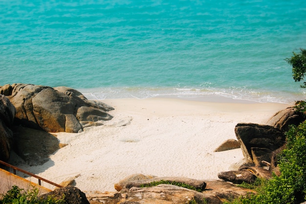 Rocas en la costa de Tailandia.