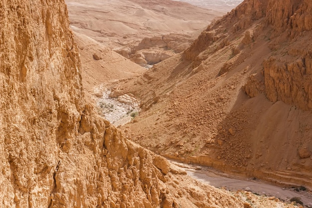 Rocas en el desierto de Judea en Israel