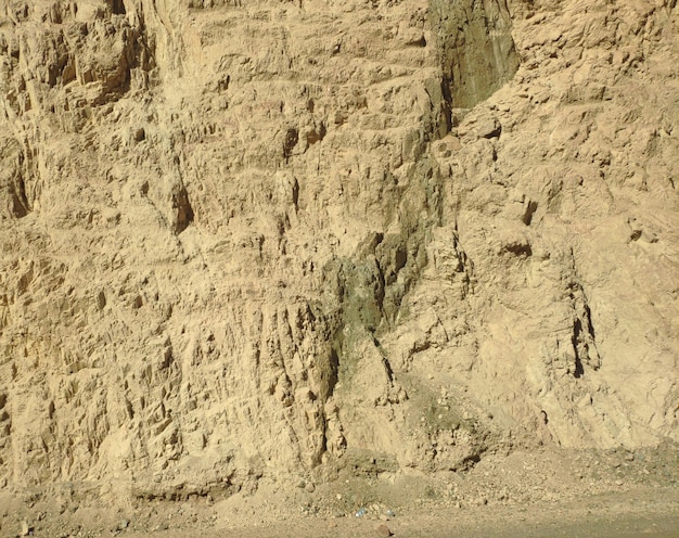 Las rocas en el desierto las montañas del desierto el patrón de vista cercana