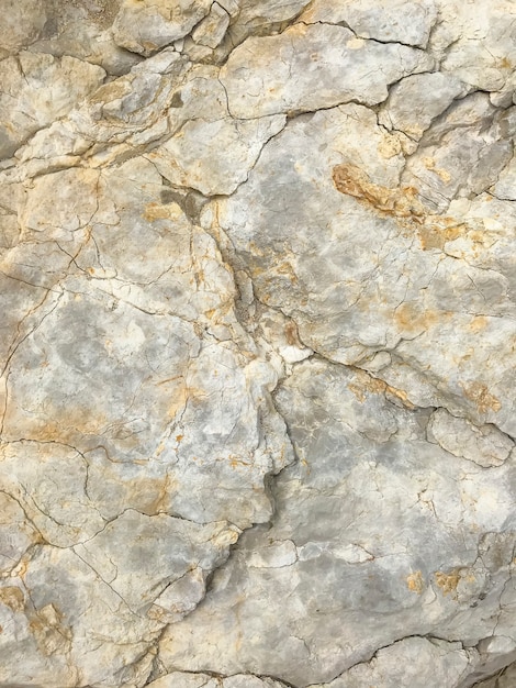 Rocas geológicas, piedras de mar a orilla del mar. Foto