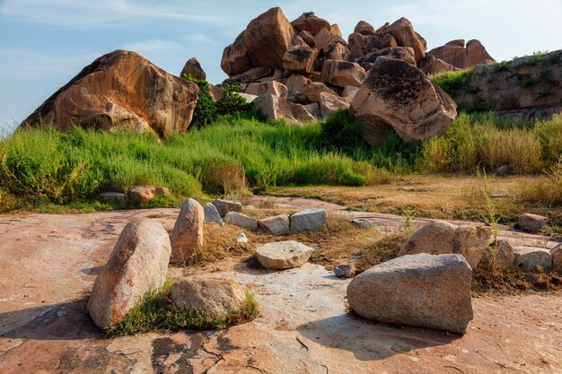 Rocas gigantes en hampi karnataka, india