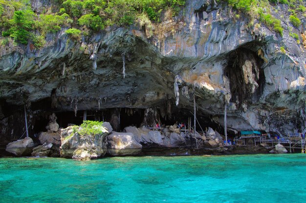 Rocas y mar en Krabi Thsiland