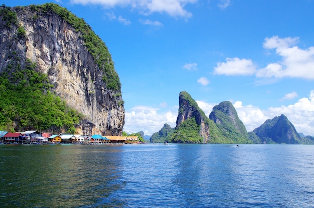 Rocas y mar en Krabi Thsiland