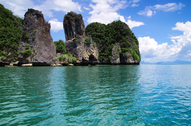 Rocas y mar en Krabi Thsiland