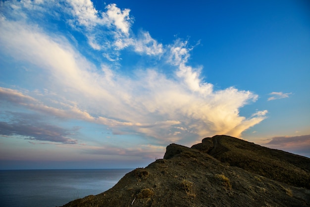 Rocas y mar.