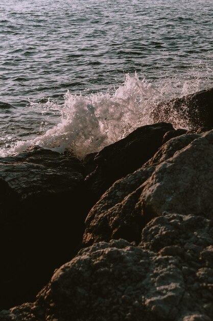 rocas en el mar