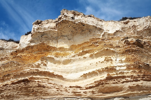 Rocas en la orilla del Mar Caspio