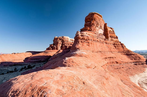 Rocas rojas que parecen acorazados en el sector Needles del Parque Nacional Canyonlands