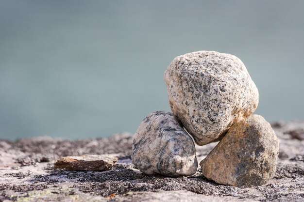 Foto las rocas sobre las rocas