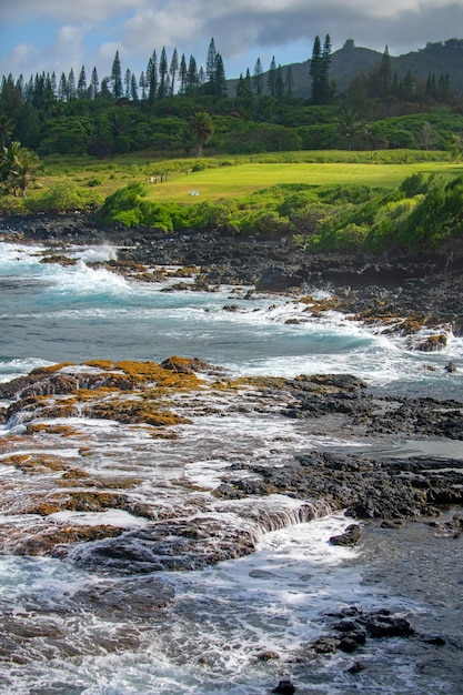 Rocas y vistas al mar de agua turuoise y rocas de lava playa olas del océano atlántico viajes tópicos bac