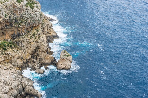 rocas, vistas del Cabo Formentor en la región turística de Mallorca, situada al noreste de la isla