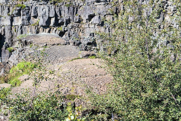 Rocas volcánicas de la falla de Almannagja en Thingvellir