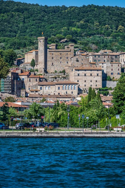 Rocca Monaldeschi della Cervara, antiguo castillo en el casco antiguo de Bolsena en Lazio, Italia