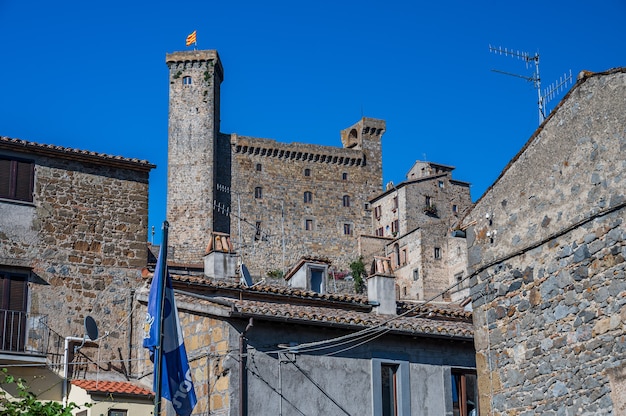 Rocca Monaldeschi della Cervara, antiguo castillo en el casco antiguo de Bolsena en Lazio, Italia