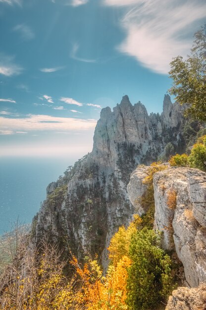 Rocha de Ay Petri perto da cidade de Yalta