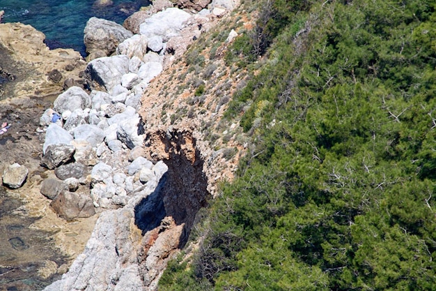 Rocha e mar mediterrâneo na turquia