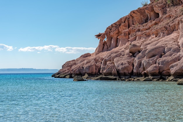 Rochas da praia de Baja California e mar azul