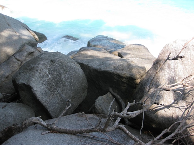 Foto rochas no mar