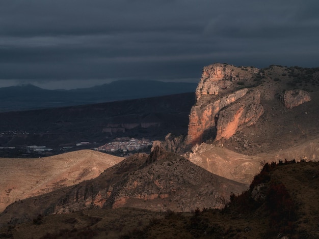 Rock Canyon im Berg Viguera la Rioja Spanien Dezember 2021