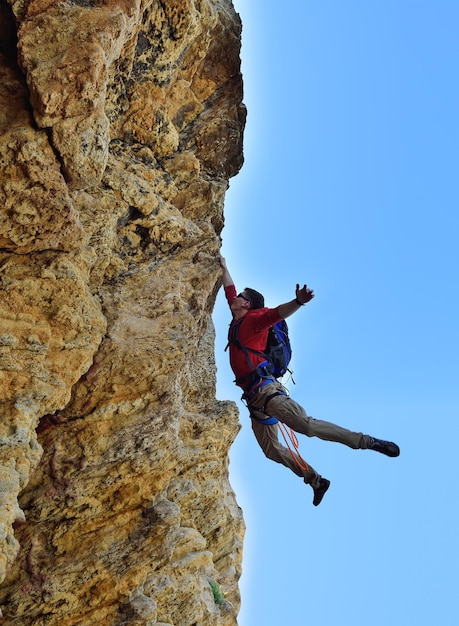 Rockclimber stürzte von einer Klippe