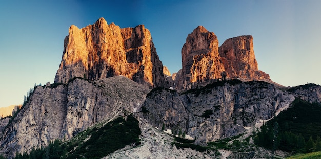 Rocky Mountains bei Sonnenuntergang. Dolomitenalpen Italien