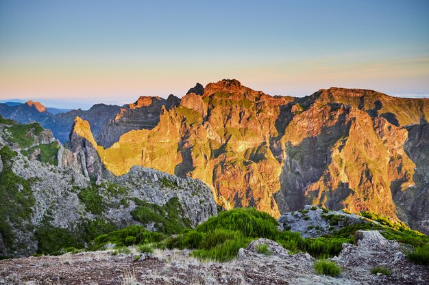 Rocky Mountains von Madeira Portugal bei Sonnenuntergang