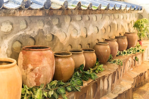 Roda de vasos de barro, louça feita à mão
