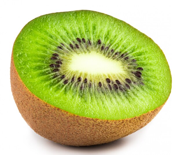 Rodaja de kiwi aislado sobre fondo blanco.