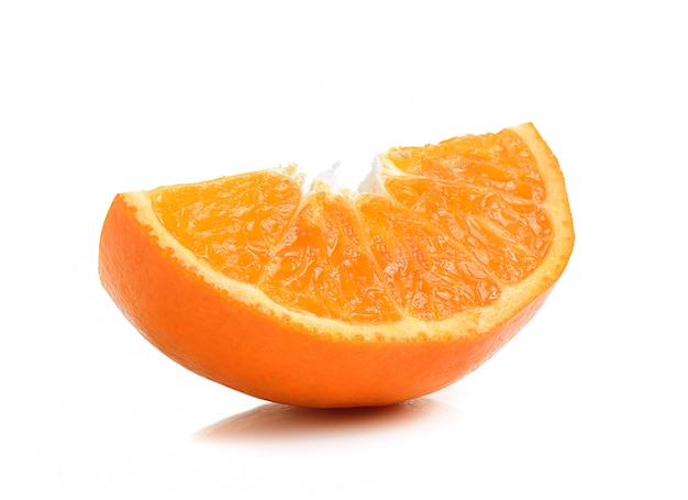 Rodaja de naranja en el espacio en blanco