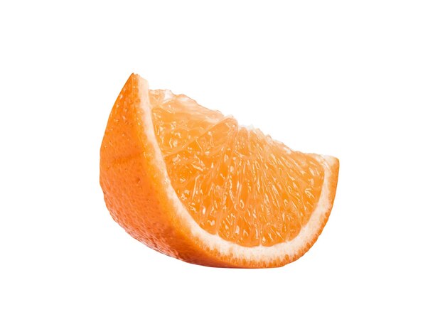 Una rodaja de naranja madura aislada sobre fondo blanco con espacio para copiar texto o imágenes fruta con ju