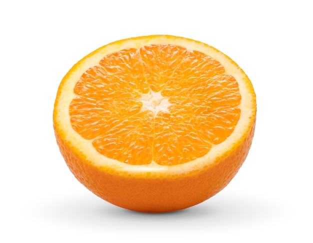Rodaja de naranja sobre blanco