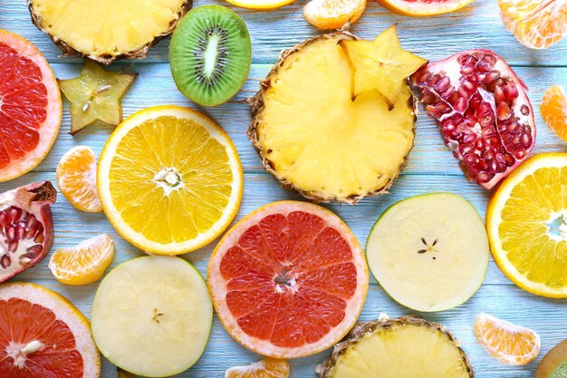 Rodajas de frutas en primer plano de la mesa