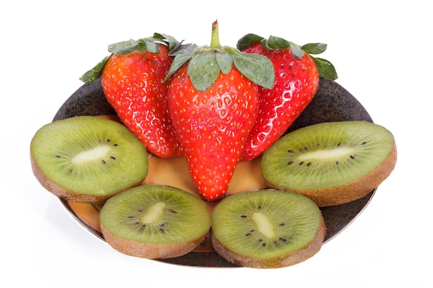 Rodajas de kiwi con fresas