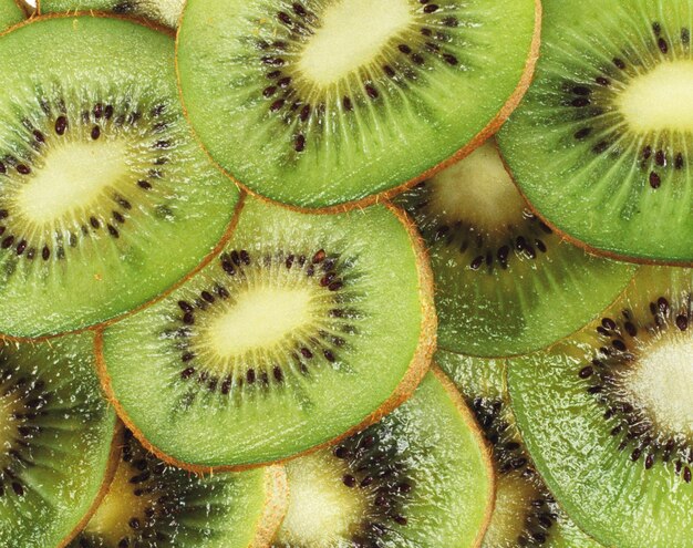 Foto rodajas de kiwi jugoso