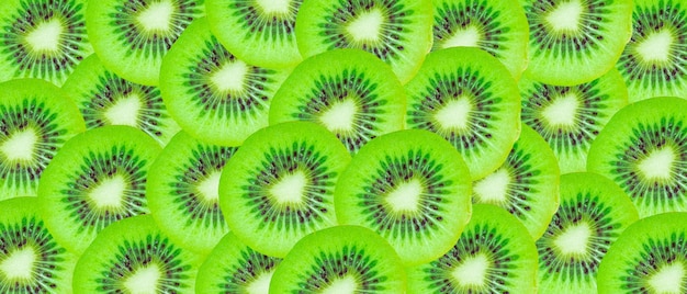 Rodajas de kiwi. Vista superior del fondo de textura de patrón de rodajas de kiwi. Foto de alta calidad para banners web.