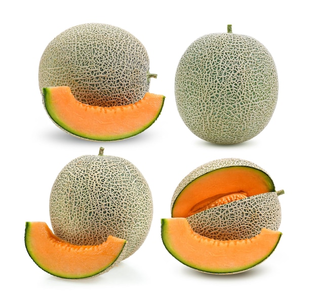 rodajas de melón cantalupo aisladas sobre fondo blanco